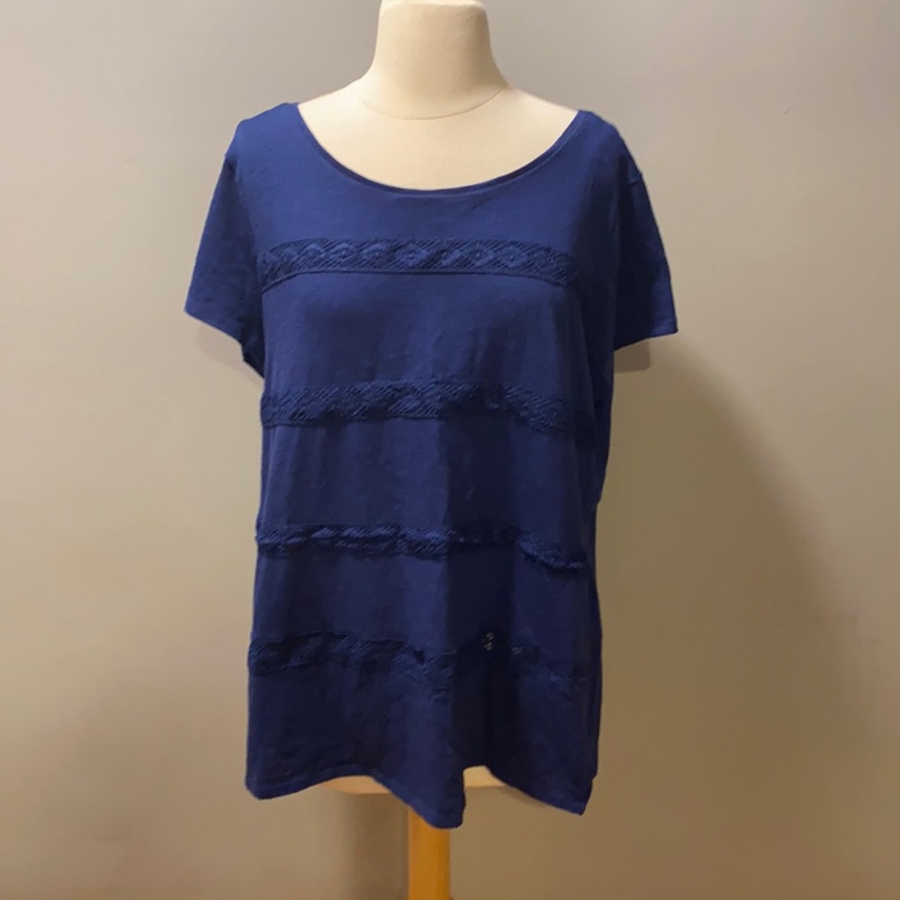 🔥Blue tee with embroidery